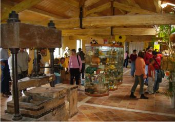 Une des salles du Musée du Miel